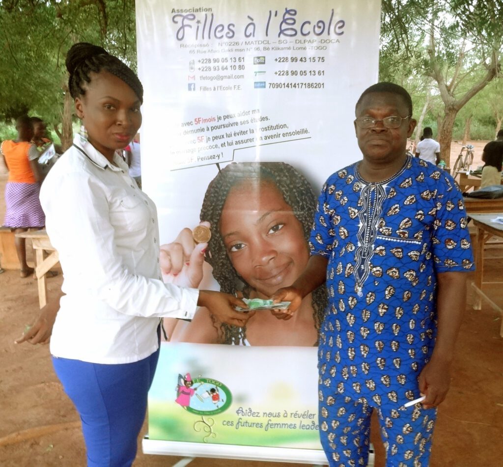 Activités de distribution de Kit scolaire à Soko Tomety, à Amato